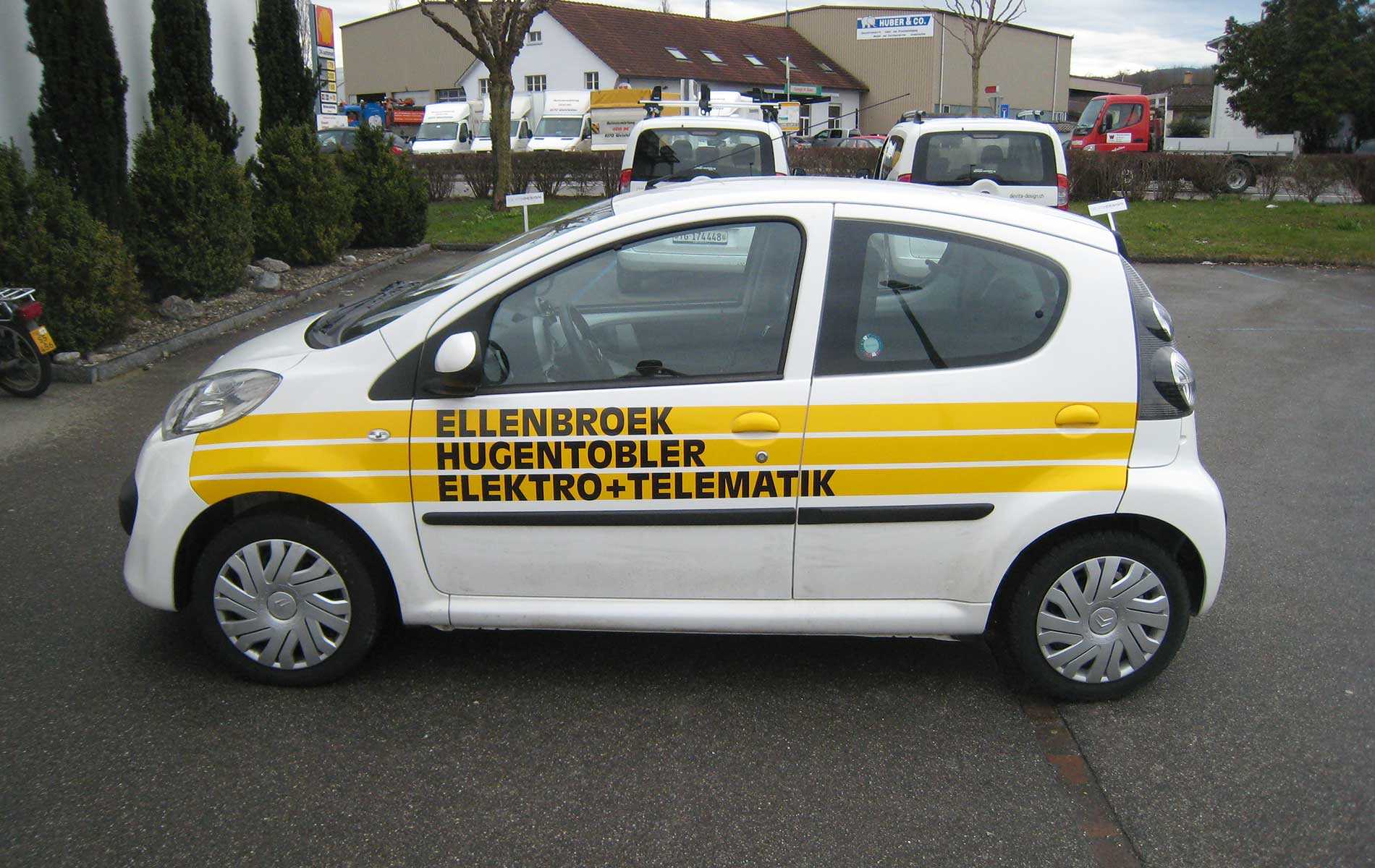 Beschriftetes Fahrzeug von Ellenbroek Hugentobler